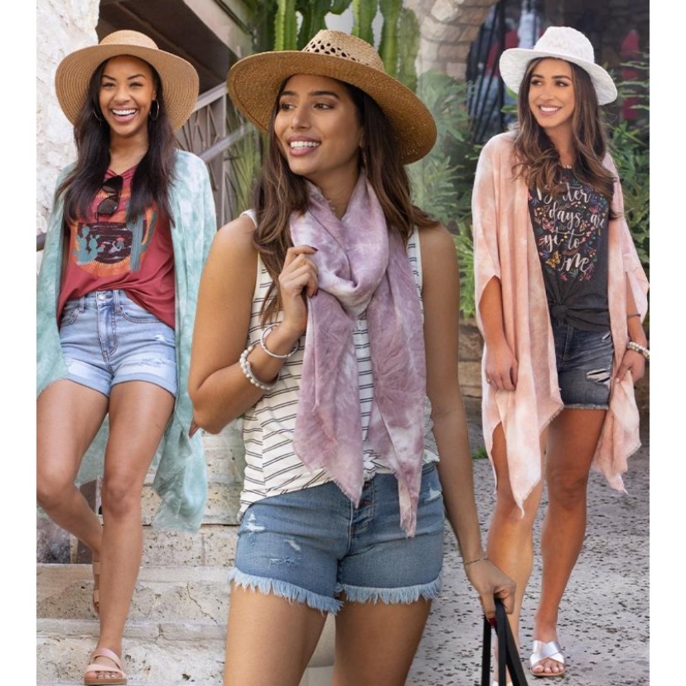 NWT Grace & Lace Tye Die Poncho/Scarf in coral